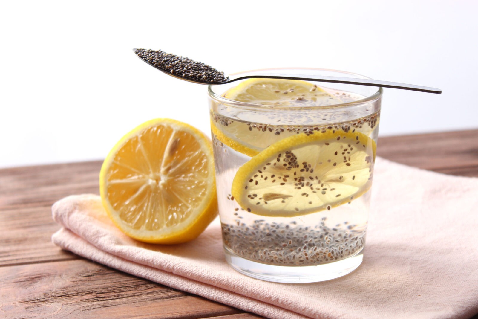 Chia Drink Zitronensaft Manuka Honigpulver