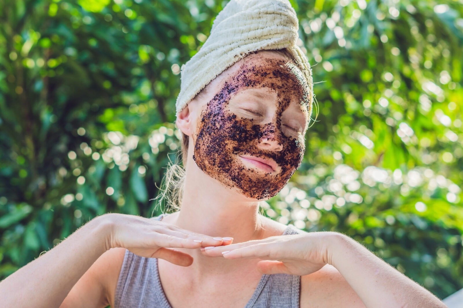 Gesichtspeeling Gesichtsmaske Jojobaöl Zitronensaft Manuka Honigpulver Kaffeesatz