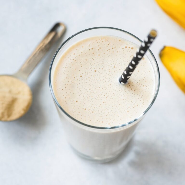 Bananen-Milchshake mit Eis